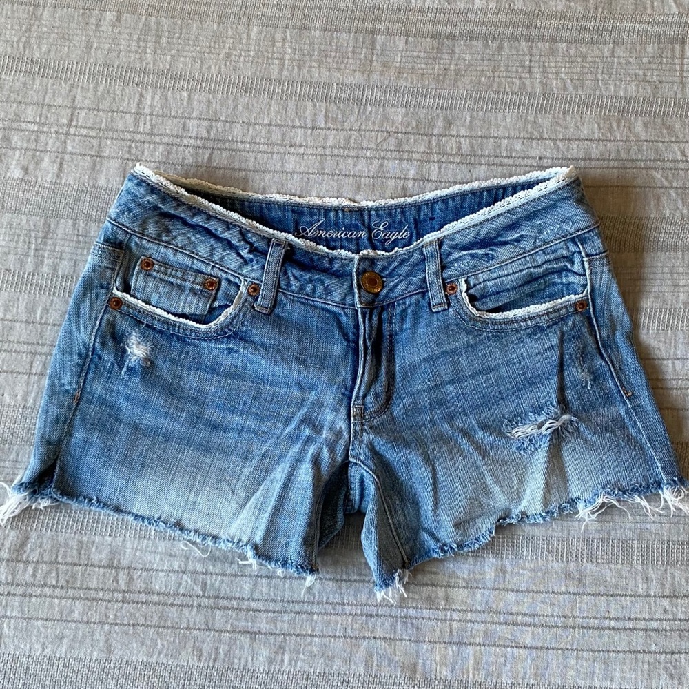 AE light wash denim shorts - size 2